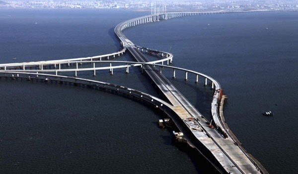 Tramo del puente sobre el lago. 