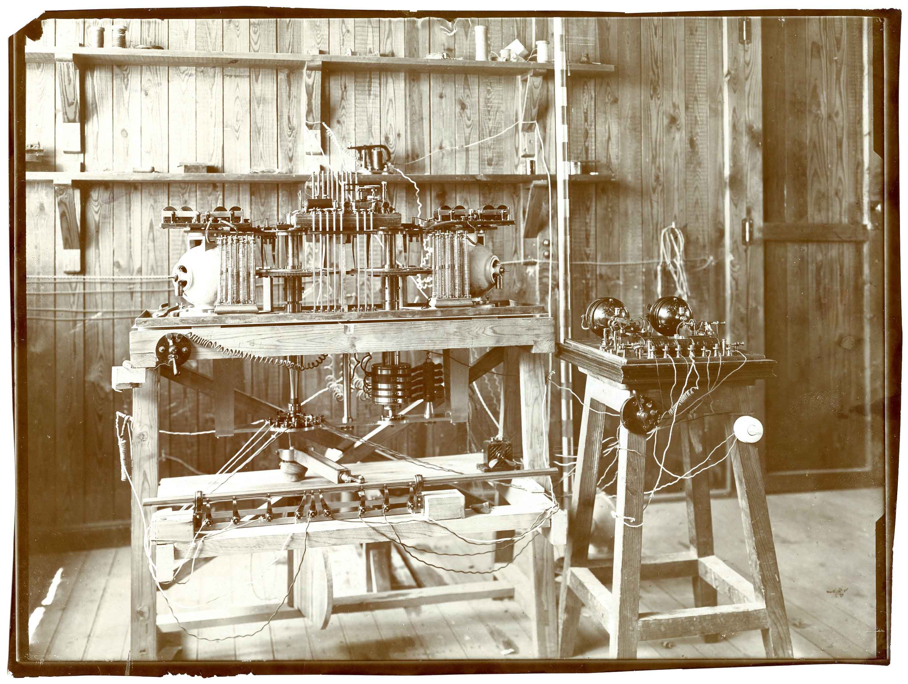 Telekino en Beti jai. Año 1905.