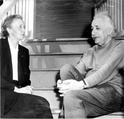 Irene Joliot-Curie charlando con Albert Einstein - Principia