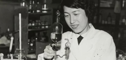 Katsuko Saruhashi en el laboratorio