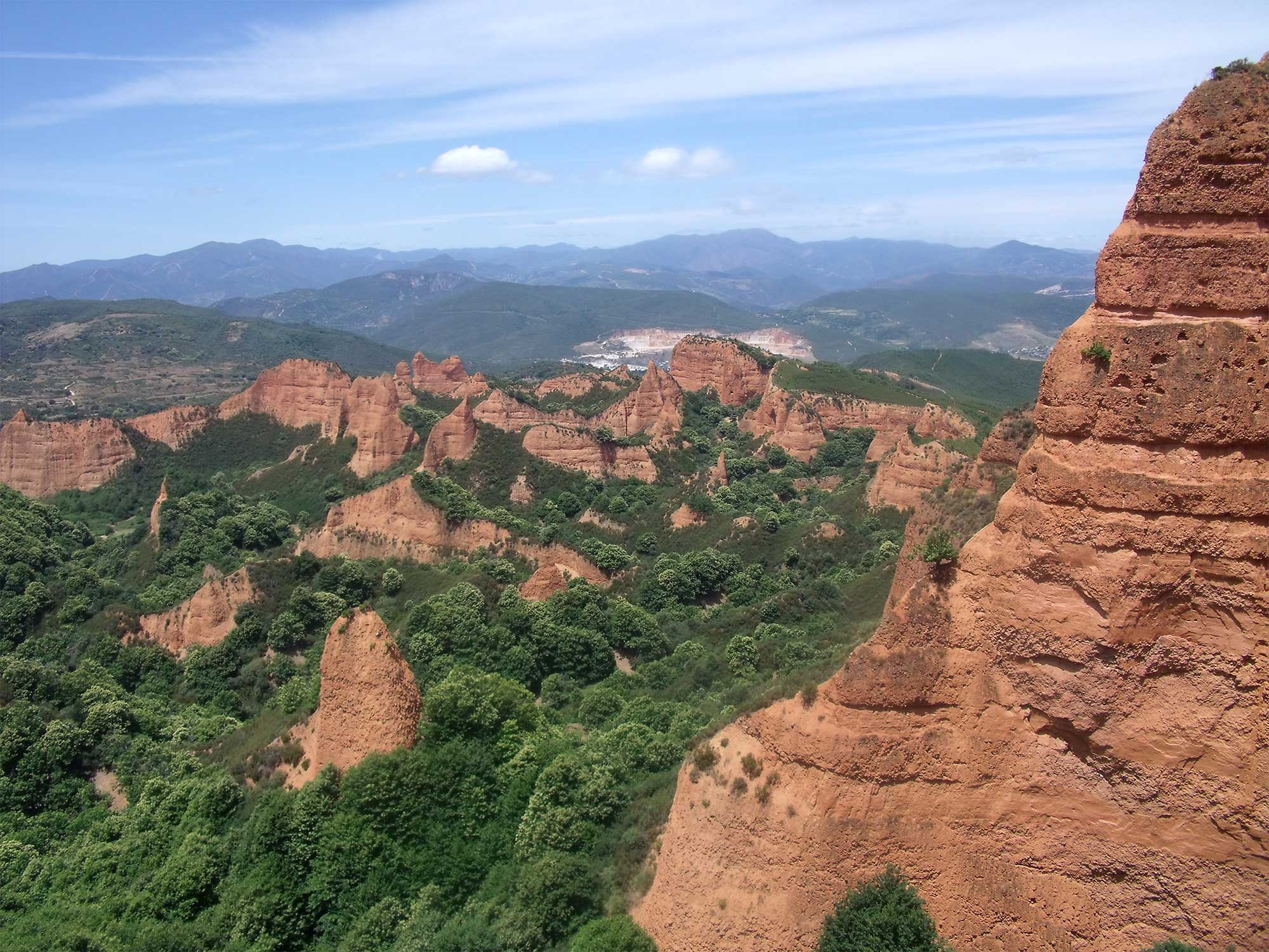 Vista general del yacimiento de Las Médulas desde el mirador de Orellán- Principia