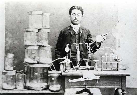 Imagen del bacteriólogo Shibasaburo Kitasato 